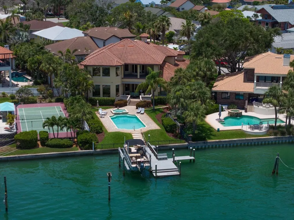 841 Ponce De Leon Drive St Petersburg FL 33715