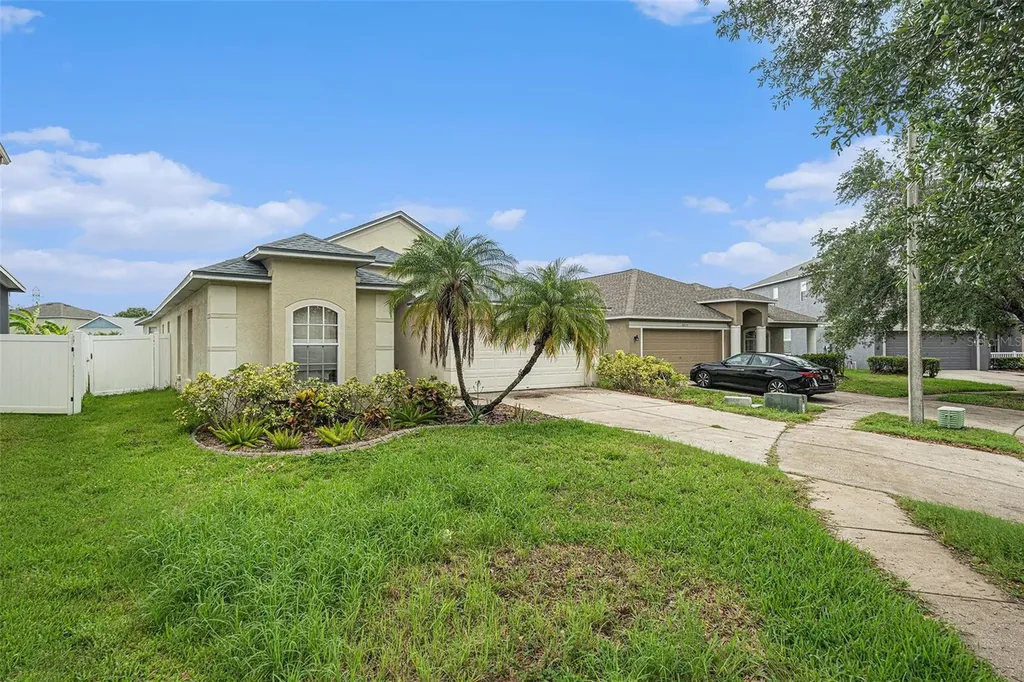 8217 Canterbury Lake Boulevard Tampa FL 33619