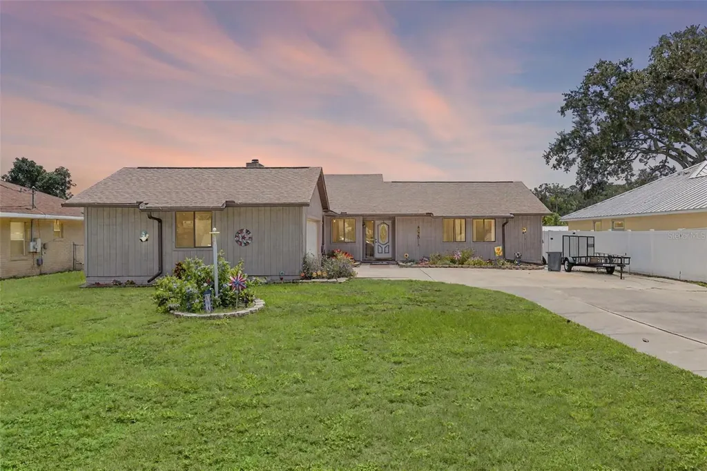 27714 Lois Drive Tavares FL 32778