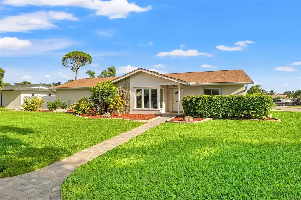 2006 Tanglewood Drive NE St Petersburg FL 33702