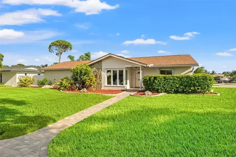 2006 Tanglewood Drive NE St Petersburg FL 33702
