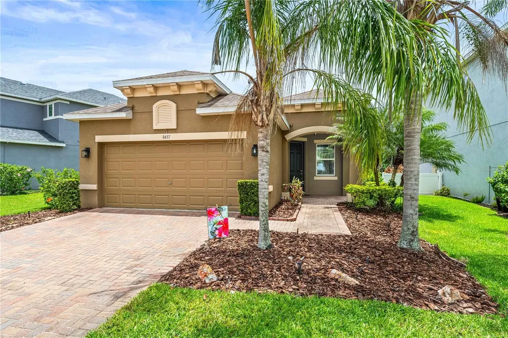 8437 Nandina Drive Sarasota FL 34240