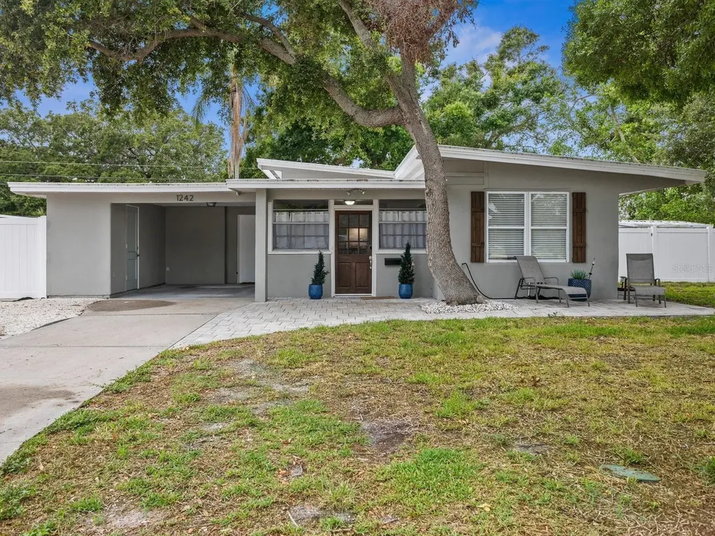 1242 74th Street N St Petersburg FL 33710