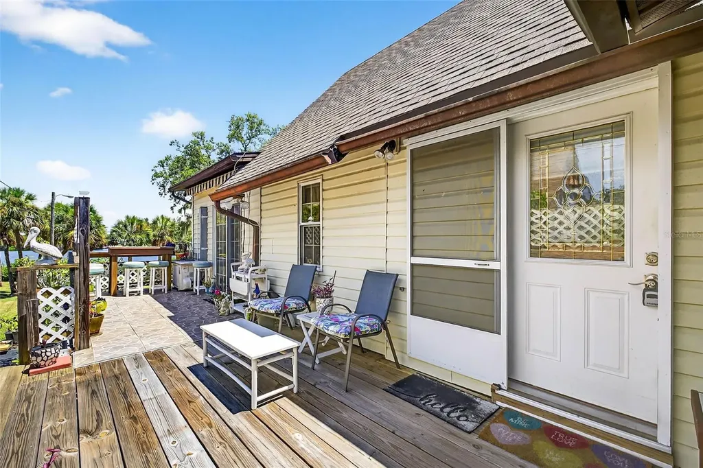 606 Dickman Drive SW Ruskin FL 33570