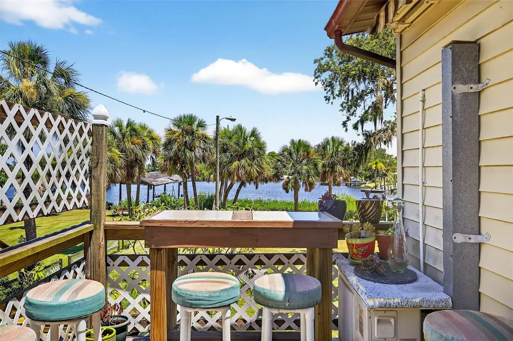 606 Dickman Drive SW Ruskin FL 33570