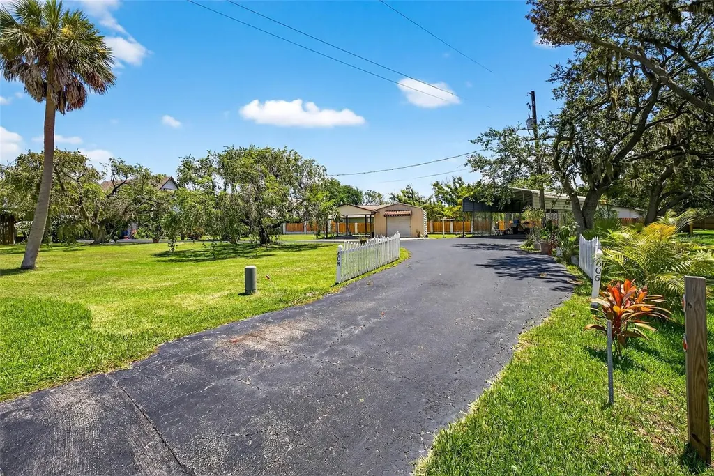 606 Dickman Drive SW Ruskin FL 33570