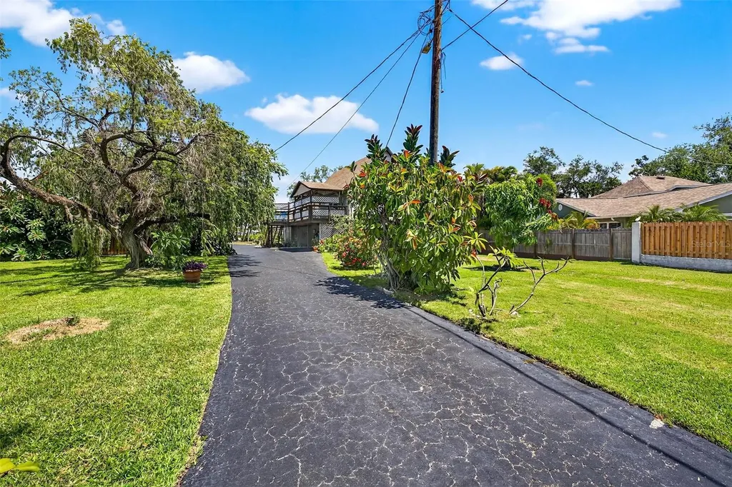 606 Dickman Drive SW Ruskin FL 33570