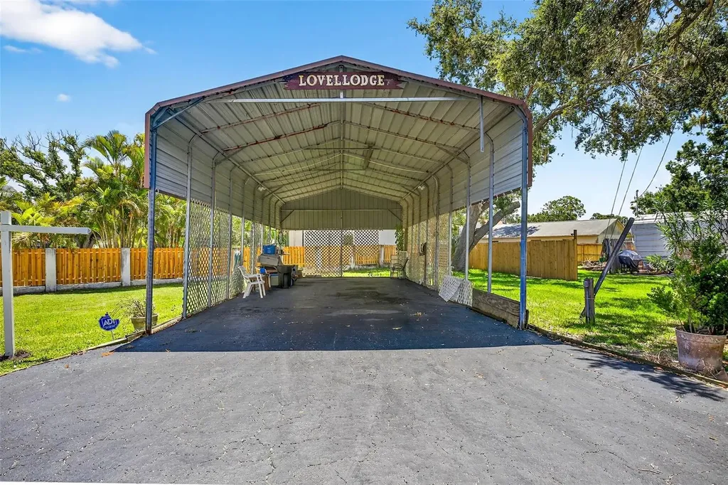 606 Dickman Drive SW Ruskin FL 33570