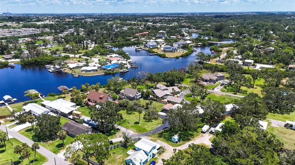 606 Dickman Drive SW Ruskin FL 33570