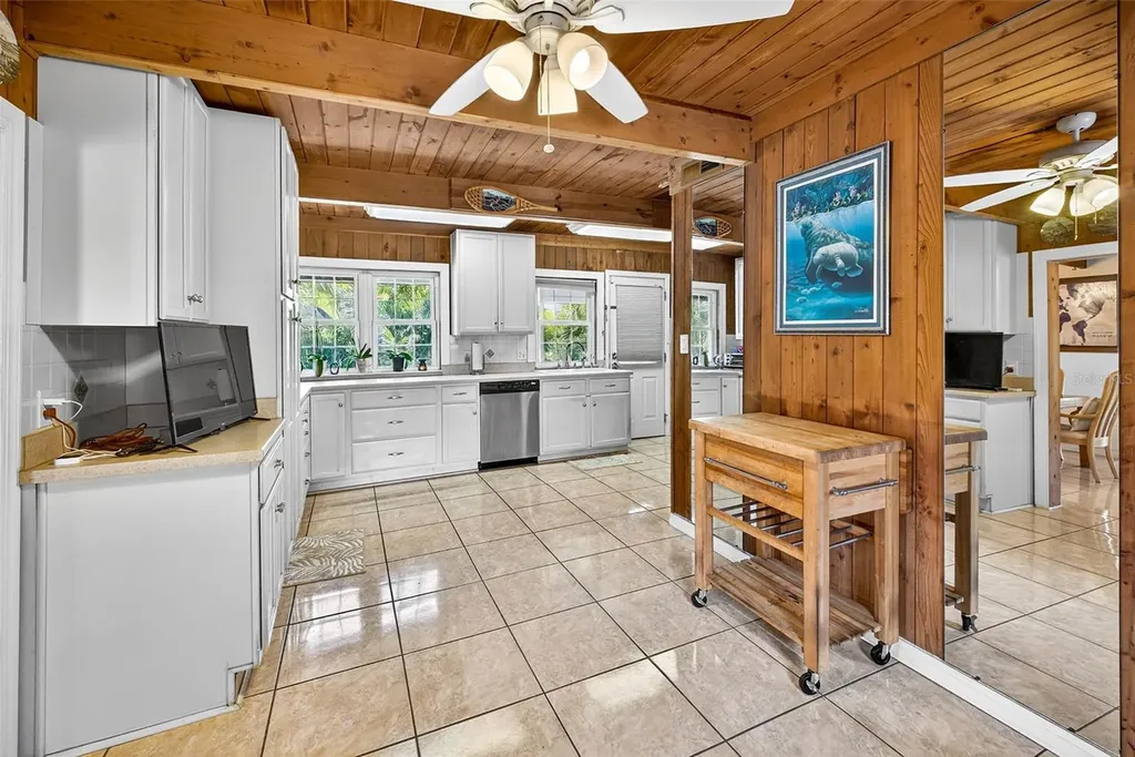 606 Dickman Drive SW Ruskin FL 33570