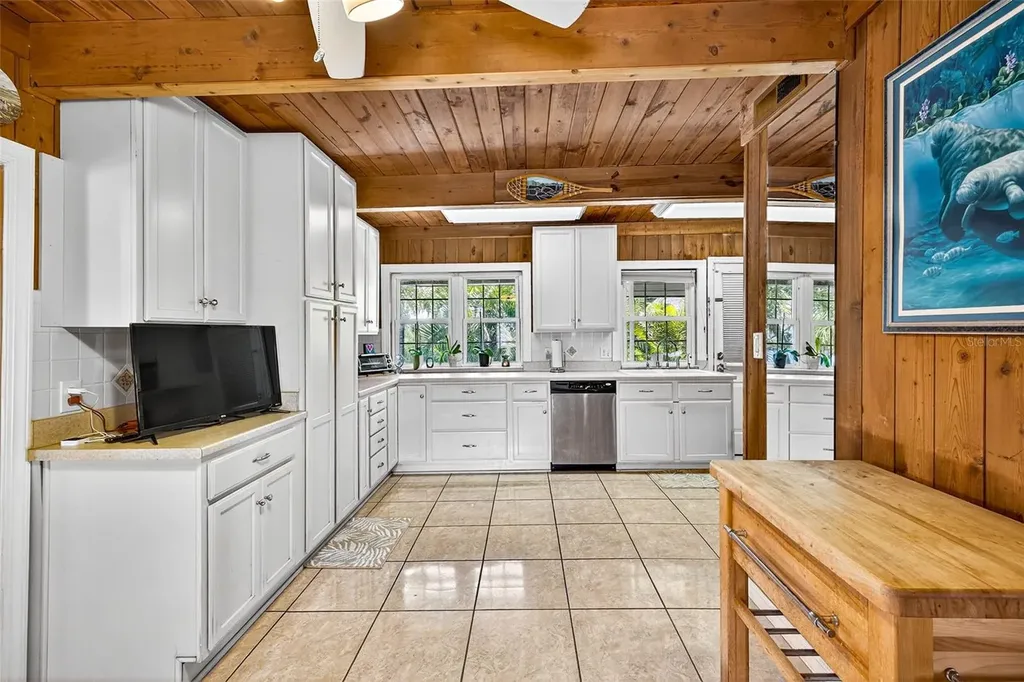 606 Dickman Drive SW Ruskin FL 33570