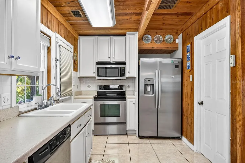 606 Dickman Drive SW Ruskin FL 33570