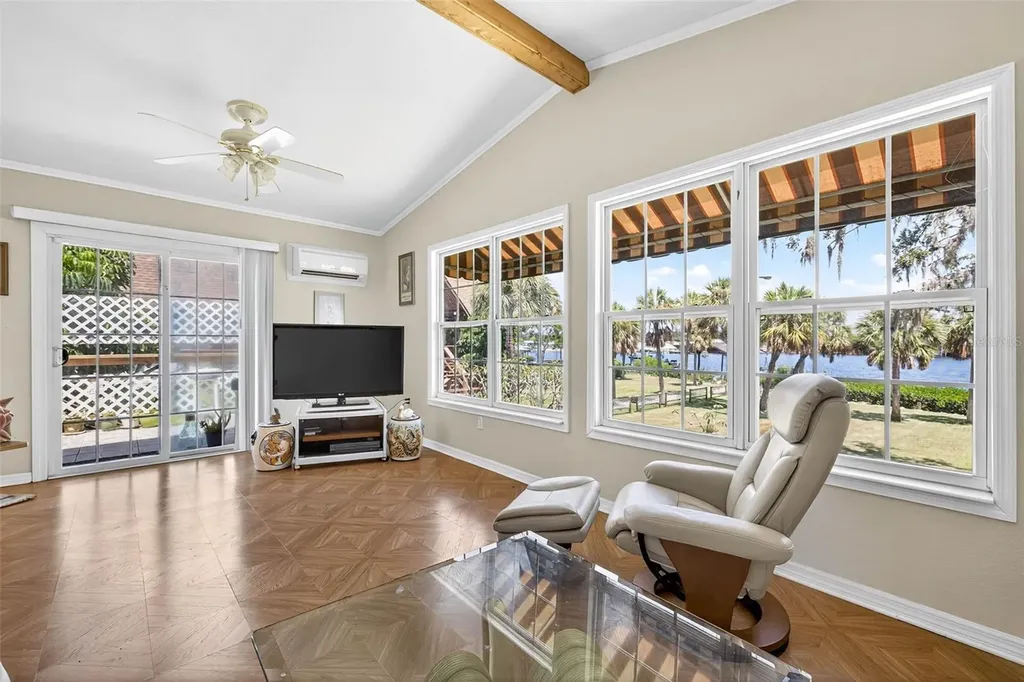 606 Dickman Drive SW Ruskin FL 33570