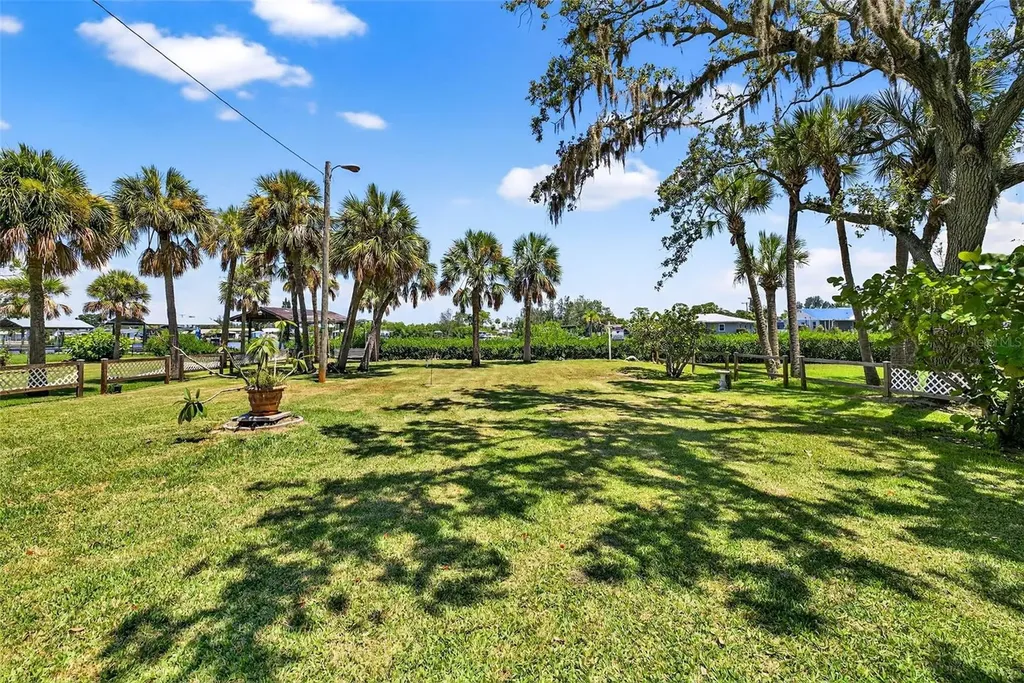 606 Dickman Drive SW Ruskin FL 33570