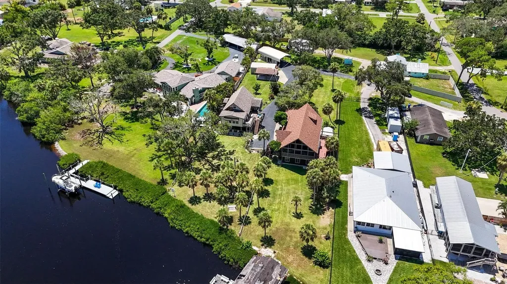 606 Dickman Drive SW Ruskin FL 33570