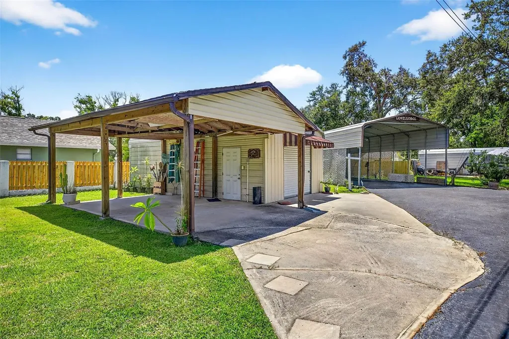 606 Dickman Drive SW Ruskin FL 33570