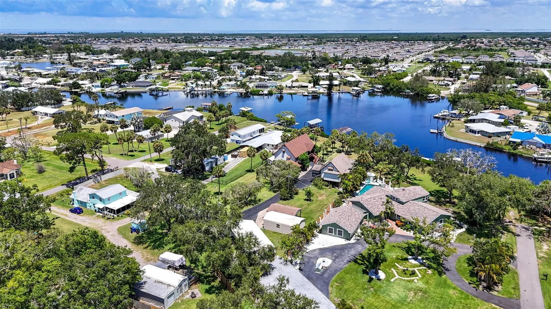 606 Dickman Drive SW Ruskin FL 33570