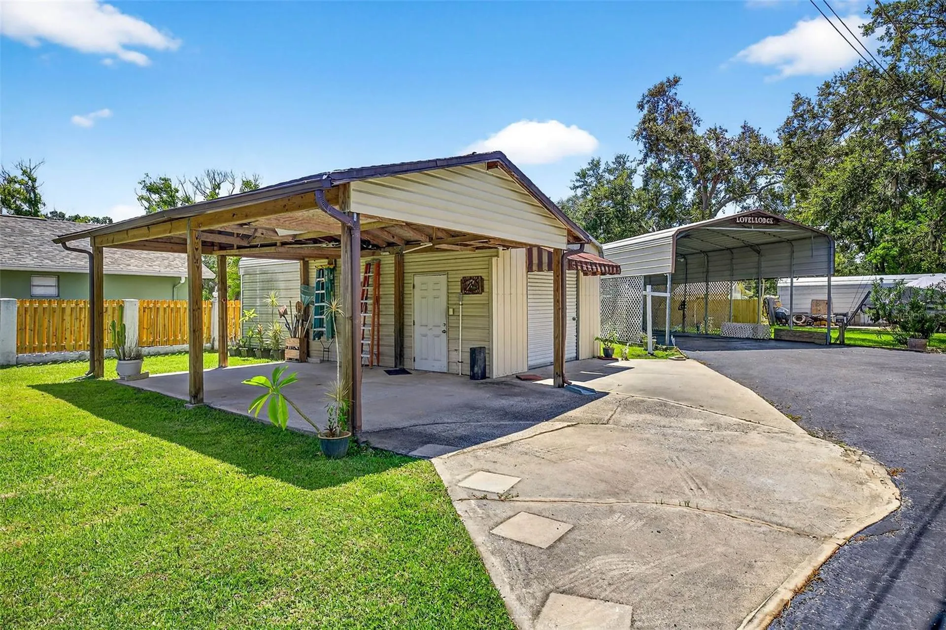 606 Dickman Drive SW Ruskin FL 33570