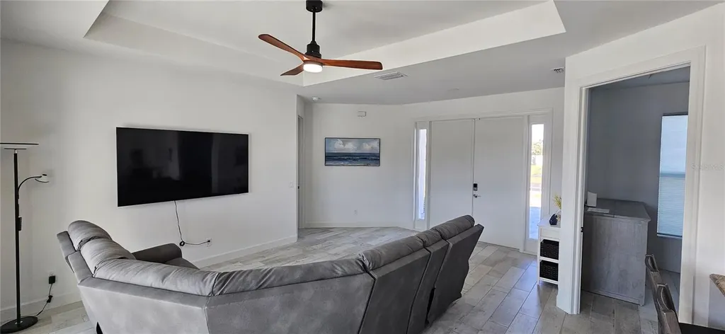 136 Kamal Parkway Cape Coral FL 33904