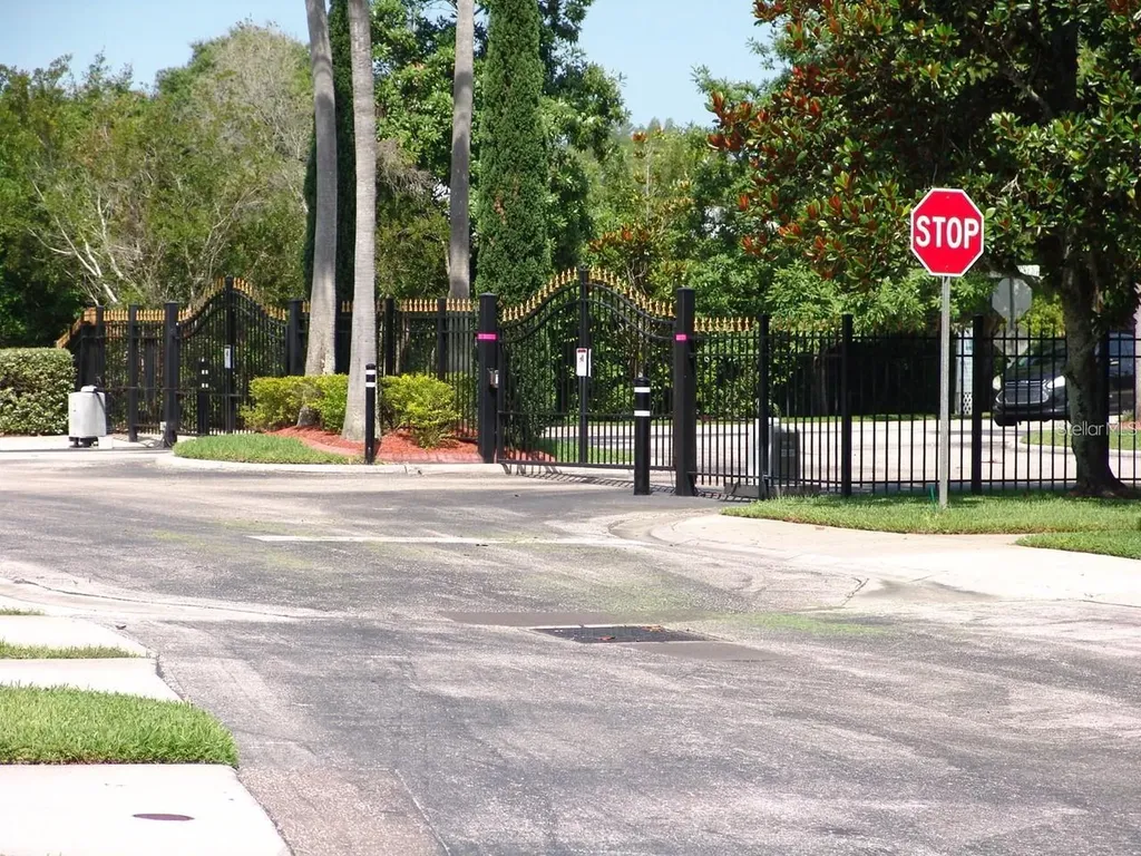 1605 Send Way Lutz FL 33549