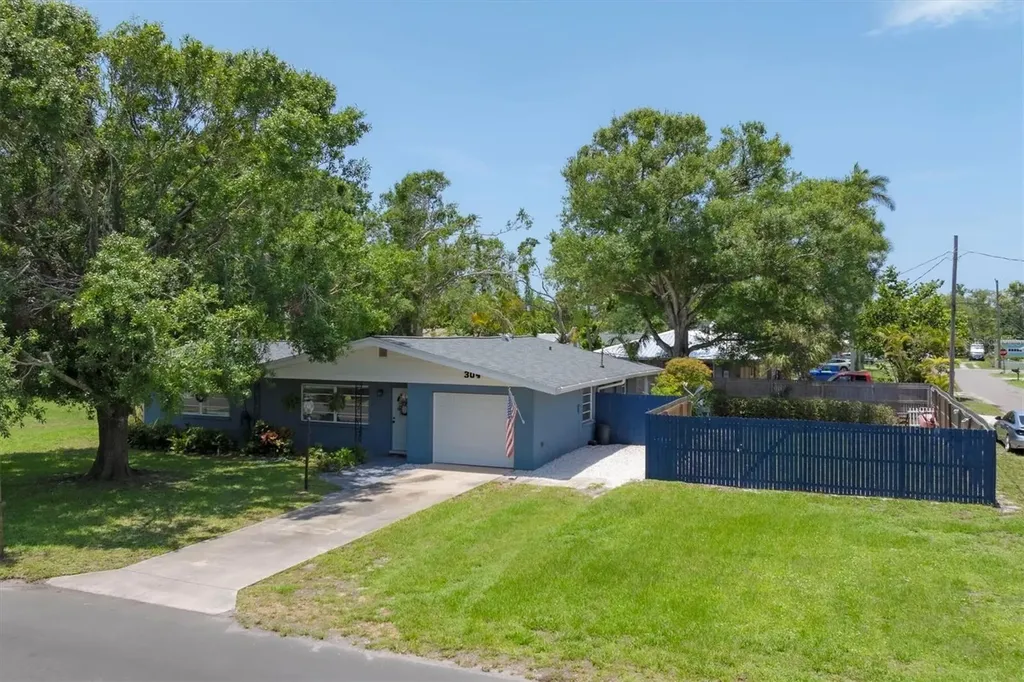 304 34th Street W Bradenton FL 34205