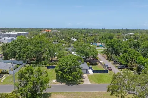 304 34th Street W Bradenton FL 34205