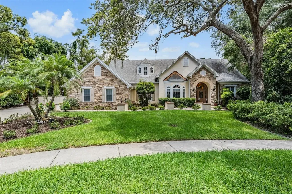 2880 Chelsea Place N Clearwater FL 33759