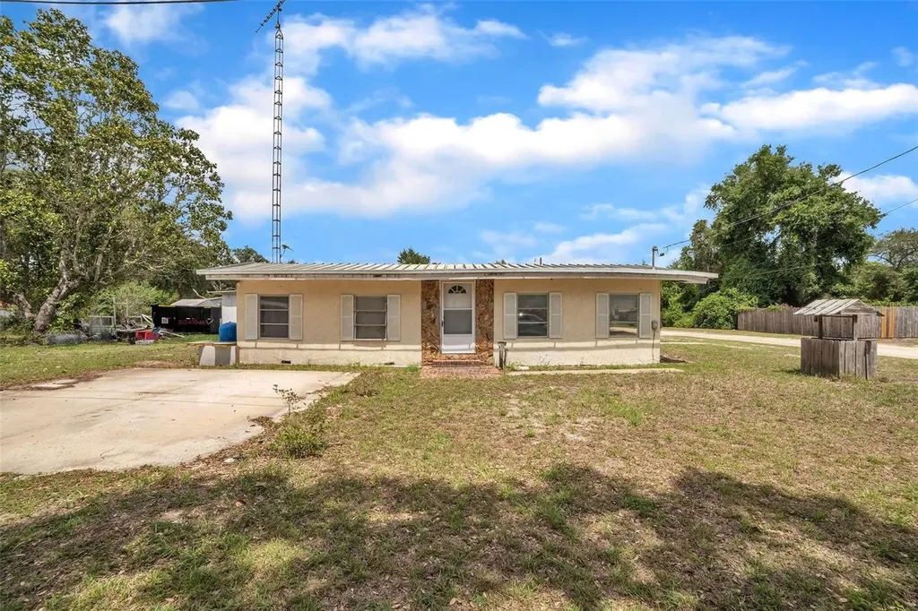 18911 SE 114th Street Ocklawaha FL 32179