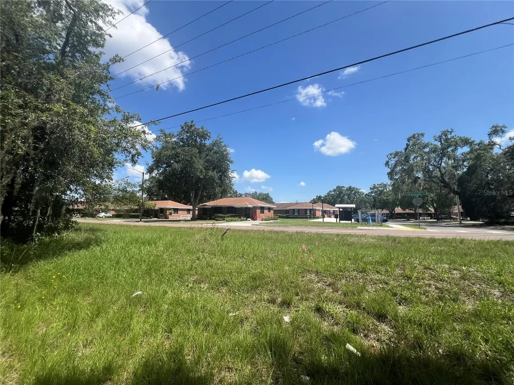 1308 E Alsobrook Street Plant City FL 33563