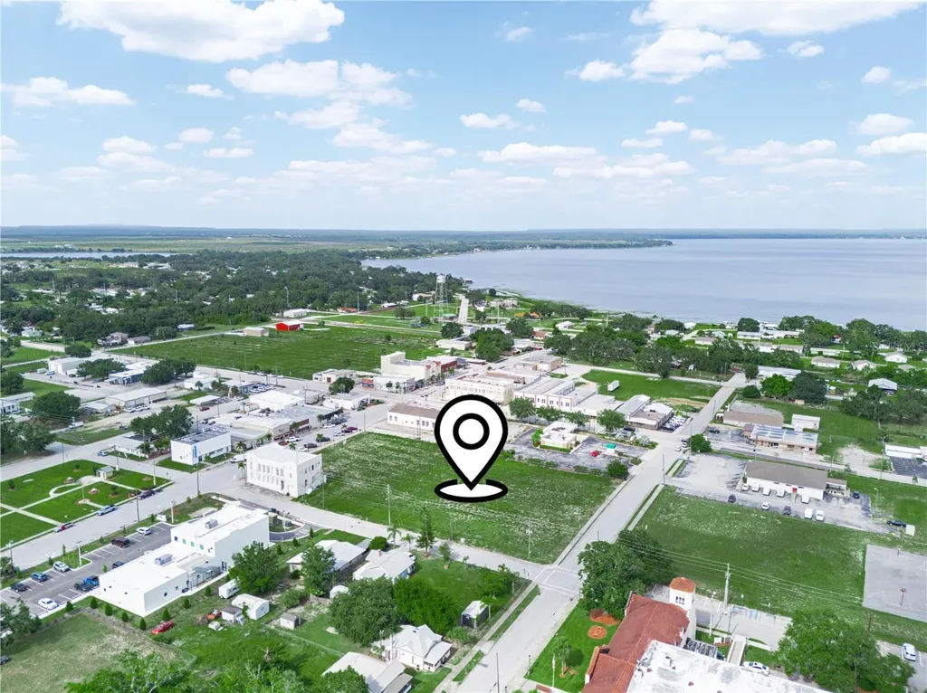 S Oak Avenue Frostproof FL 33843