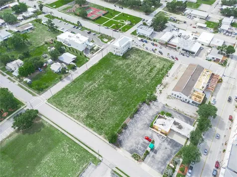 S Oak Avenue Frostproof FL 33843
