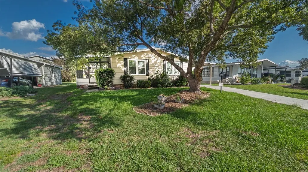 1725 Hilton Head Boulevard Lady Lake FL 32159