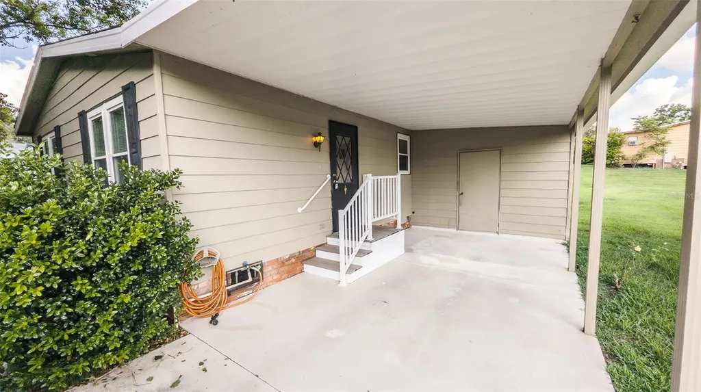 1725 Hilton Head Boulevard Lady Lake FL 32159