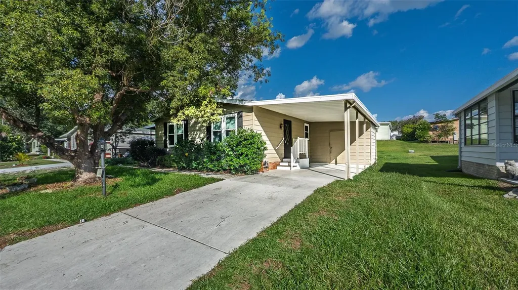 1725 Hilton Head Boulevard Lady Lake FL 32159