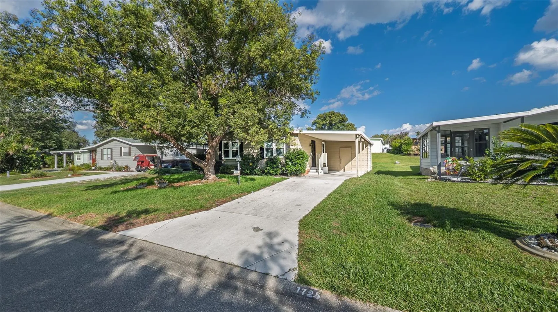 1725 Hilton Head Boulevard Lady Lake FL 32159