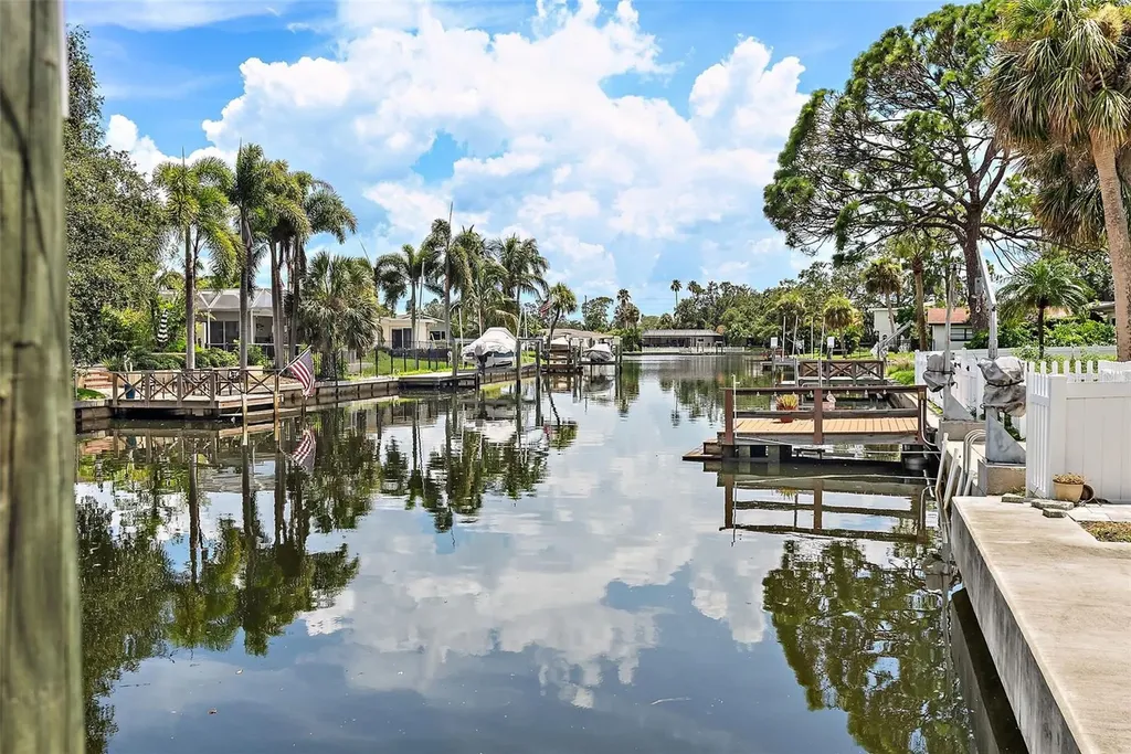 5285 Dover Street NE St Petersburg FL 33703