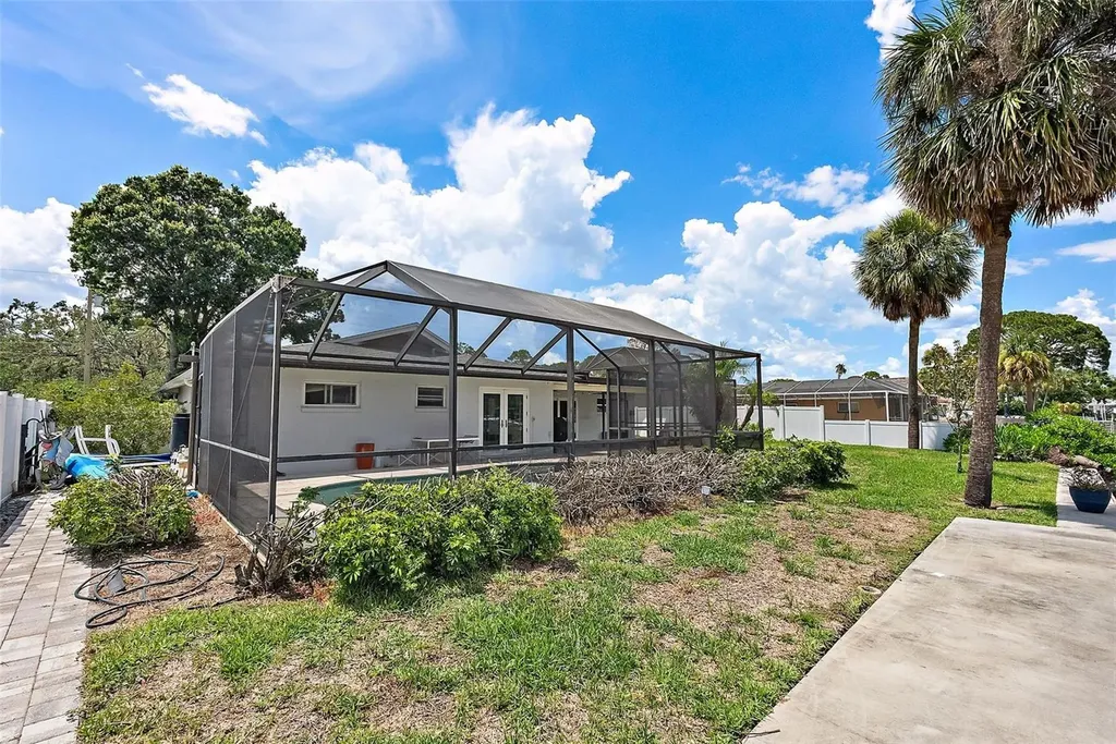 5285 Dover Street NE St Petersburg FL 33703