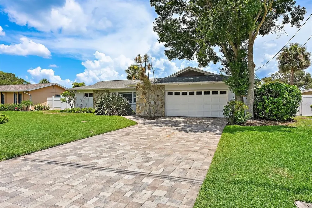 5285 Dover Street NE St Petersburg FL 33703