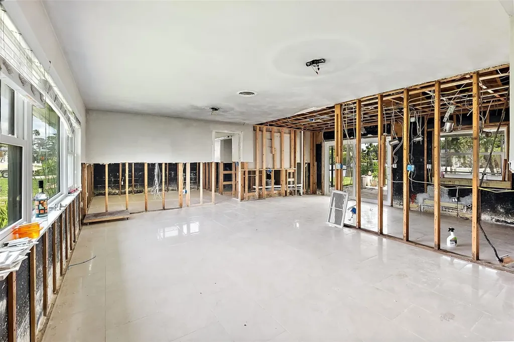 5285 Dover Street NE St Petersburg FL 33703