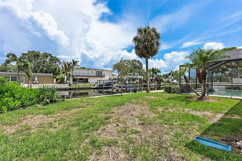5285 Dover Street NE St Petersburg FL 33703