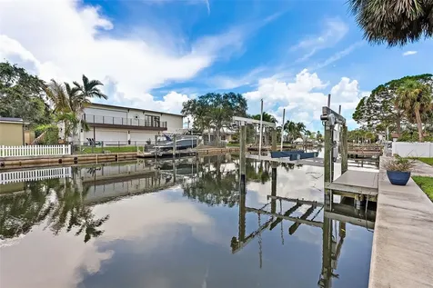 5285 Dover Street NE St Petersburg FL 33703