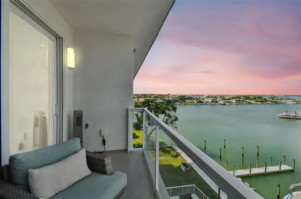 415 Island Way Clearwater Beach FL 33767