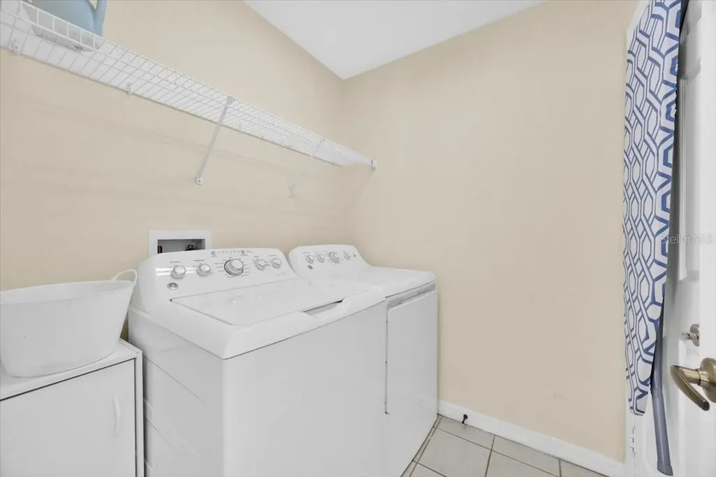 233 Cadiz Loop Davenport FL 33837