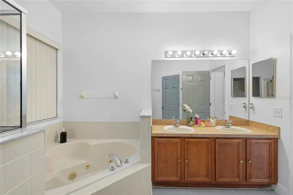 686 Cotulla Drive Kissimmee FL 34758