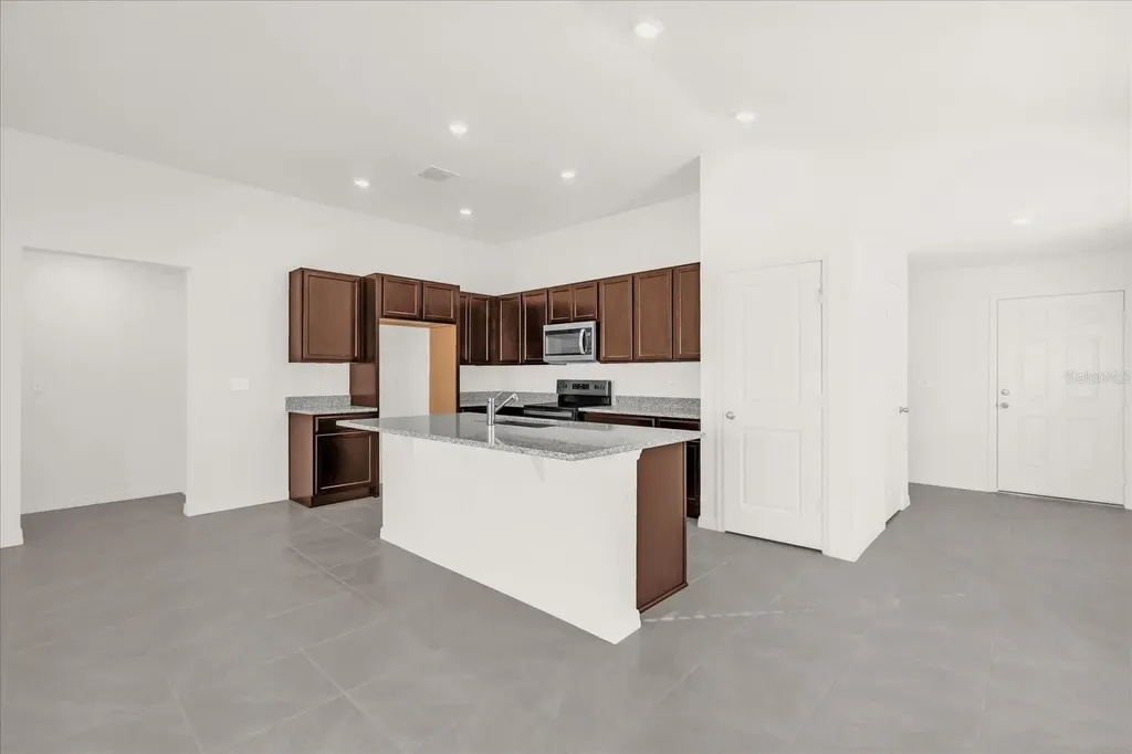 1833 Ryan Drive Lake Wales FL 33859