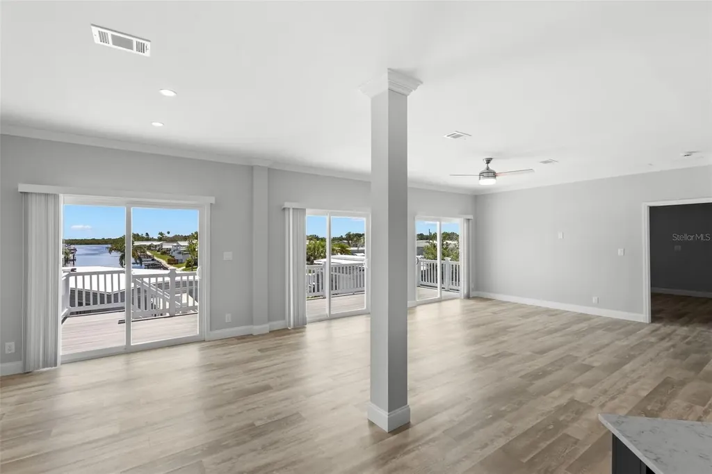 6924 Americana Drive NE St Petersburg FL 33702