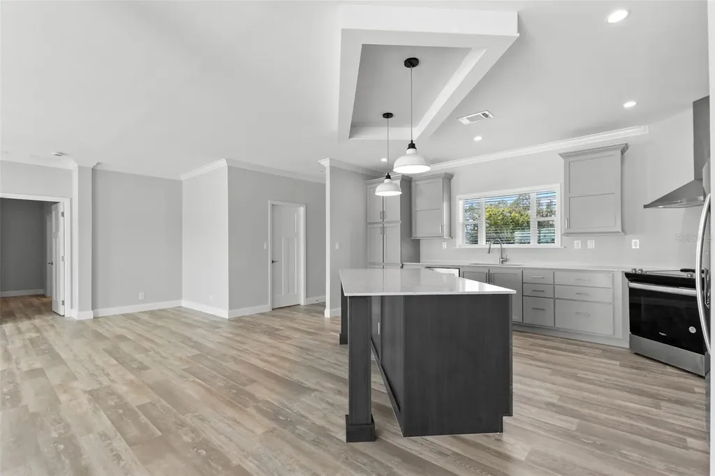 6924 Americana Drive NE St Petersburg FL 33702