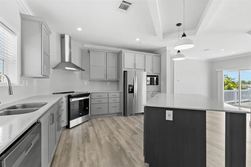 6924 Americana Drive NE St Petersburg FL 33702