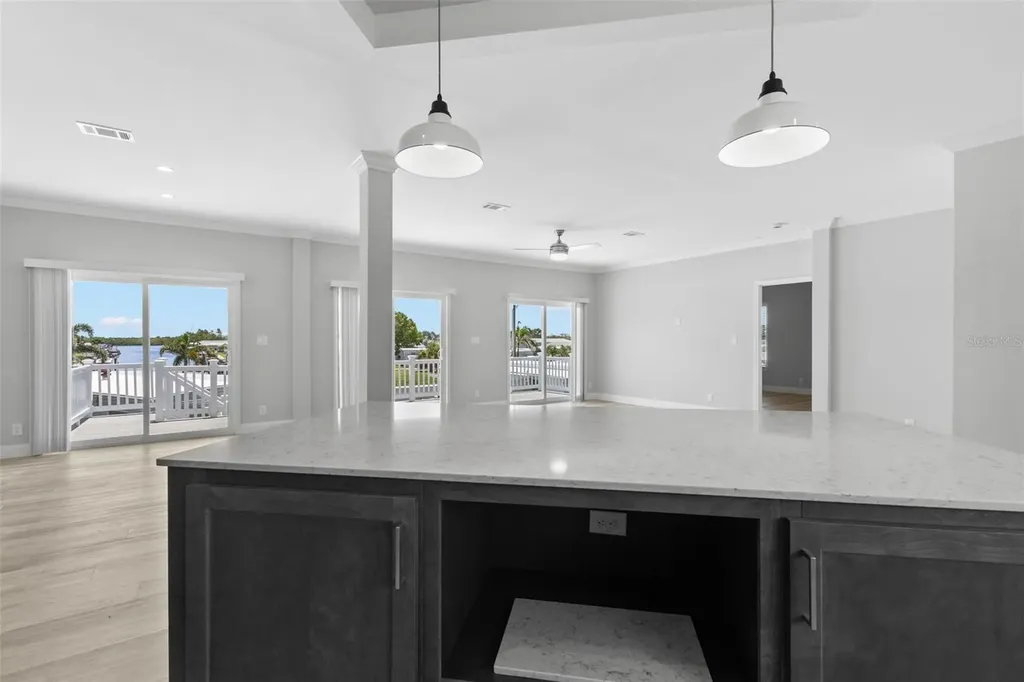 6924 Americana Drive NE St Petersburg FL 33702