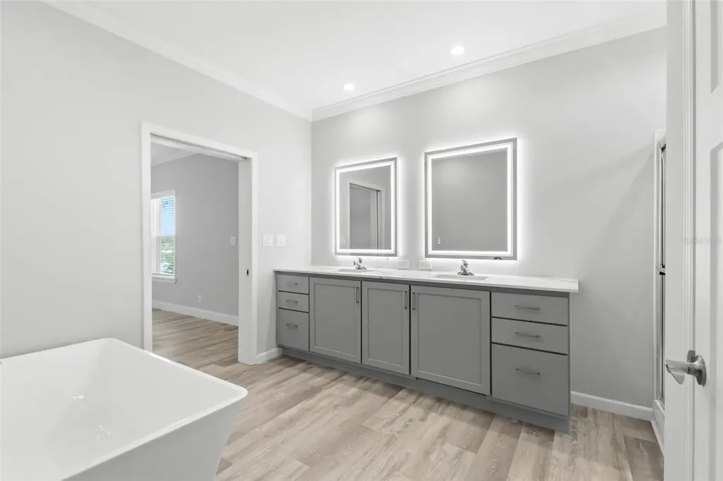 6924 Americana Drive NE St Petersburg FL 33702